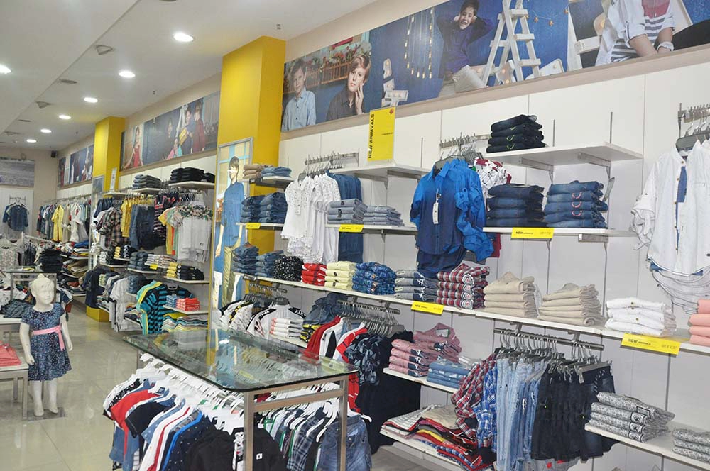 Gini jony store at kumar pacific